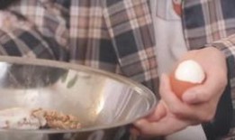 爆料赤脚踩糍粑视频播放,传统民俗新玩法